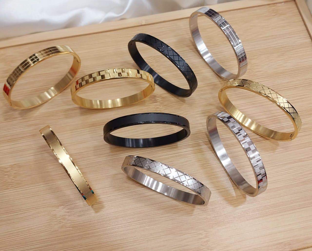 Premium Unisex Geometric Bangle Collection - 18K Gold, Silver & Matte Black Stainless Steel Cuffs with Mixed Textures & Engraved Designs ( black )